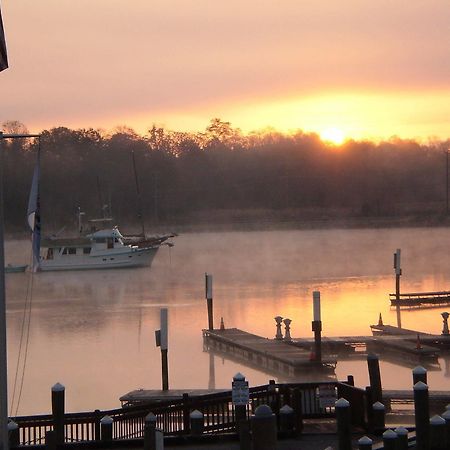 Inn At The Canal Bed & Breakfast Chesapeake City Екстериор снимка