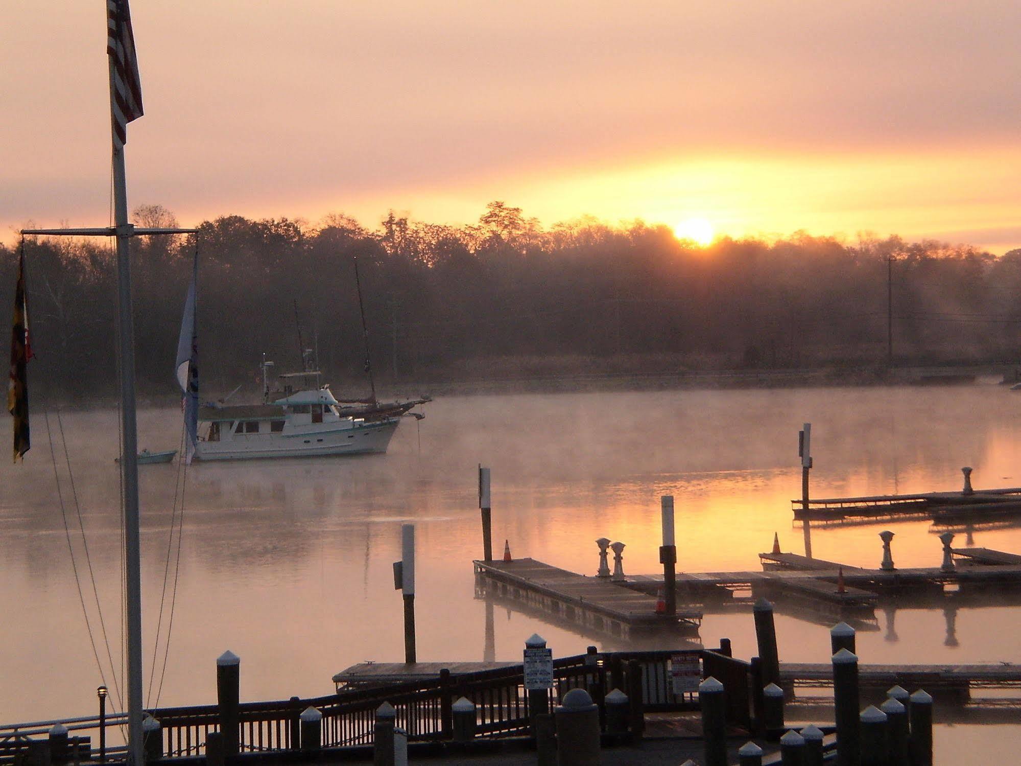 Inn At The Canal Bed & Breakfast Chesapeake City Екстериор снимка